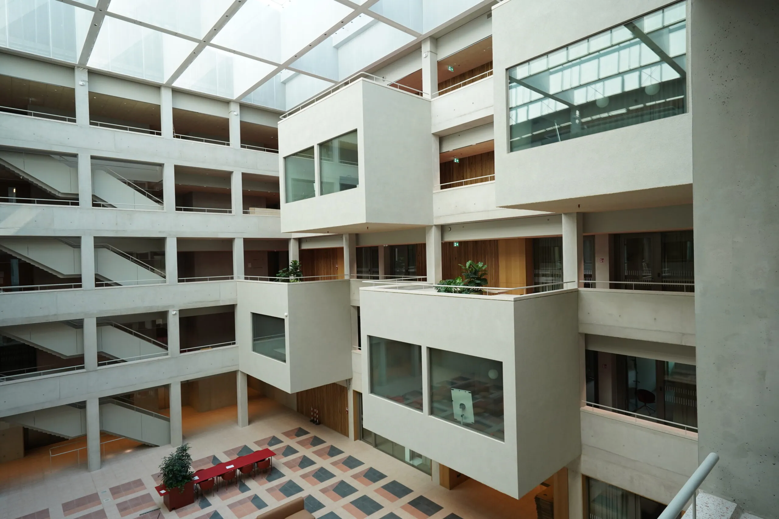 Central atrium of the Faculty of Psychology building
