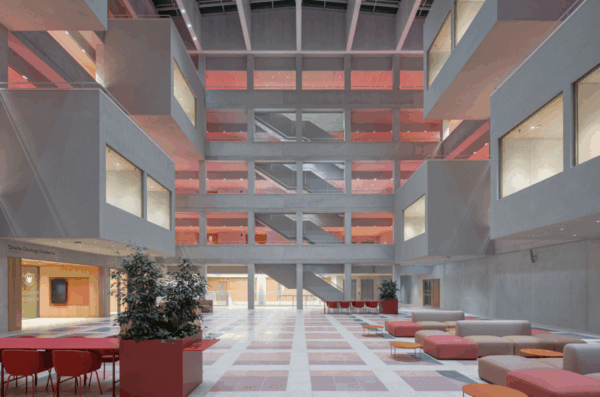 Central atrium of the Faculty of Psychology building