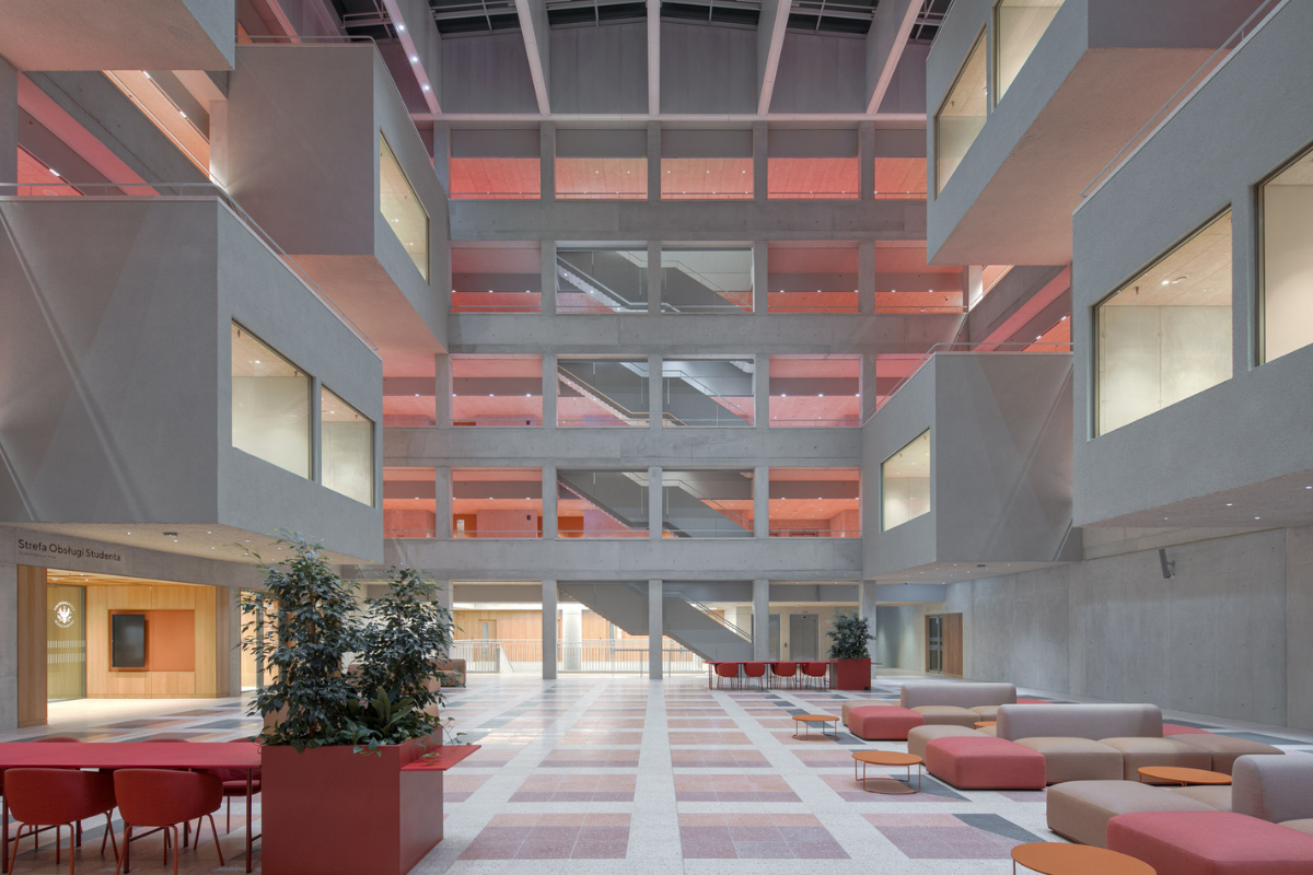 Central atrium of the Faculty of Psychology building
